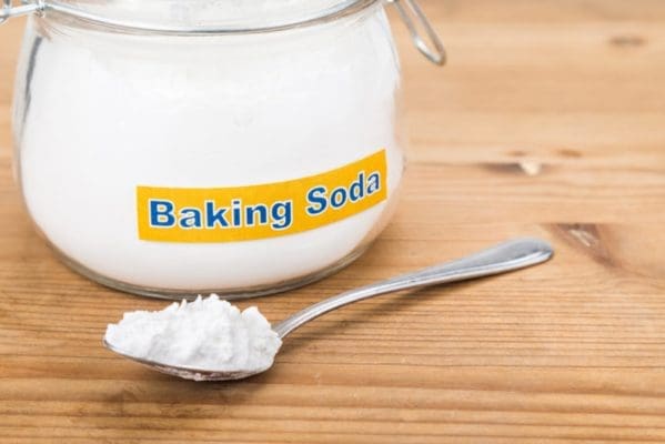 chua-dau-rang-sau-tai-nha baking soda