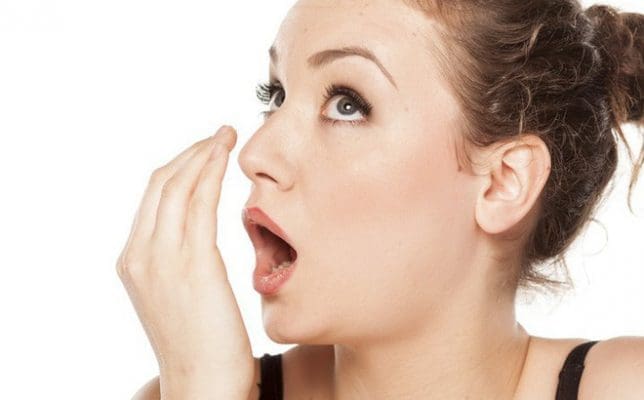 Hôi miệng là khi nói chuyện bốc lên mùi hôi Hôi miệng là khi nói chuyện bốc lên mùi hôi