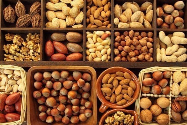 Lỗ sau khi nhổ răng khôn khó lành do các thức ăn cứng và giòn Lỗ sau khi nhổ răng khôn khó lành do các thức ăn cứng và giòn