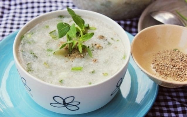 Sau khi nhổ răng khôn nên ăn cháo (ảnh minh họa) Sau khi nhổ răng khôn nên ăn cháo (ảnh minh họa)