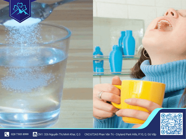 Súc miệng với nước muối Súc miệng với nước muối
